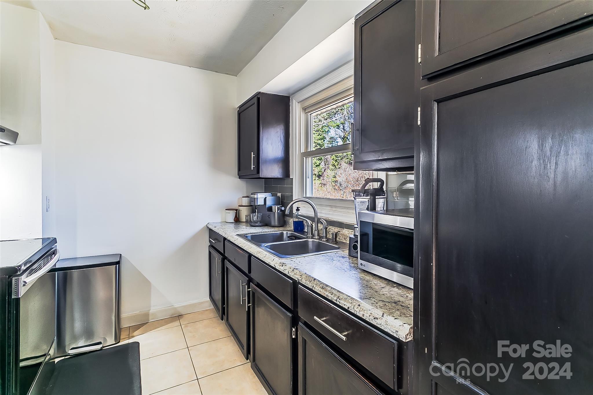 24 Lancelot Lane Asheville NC 28806