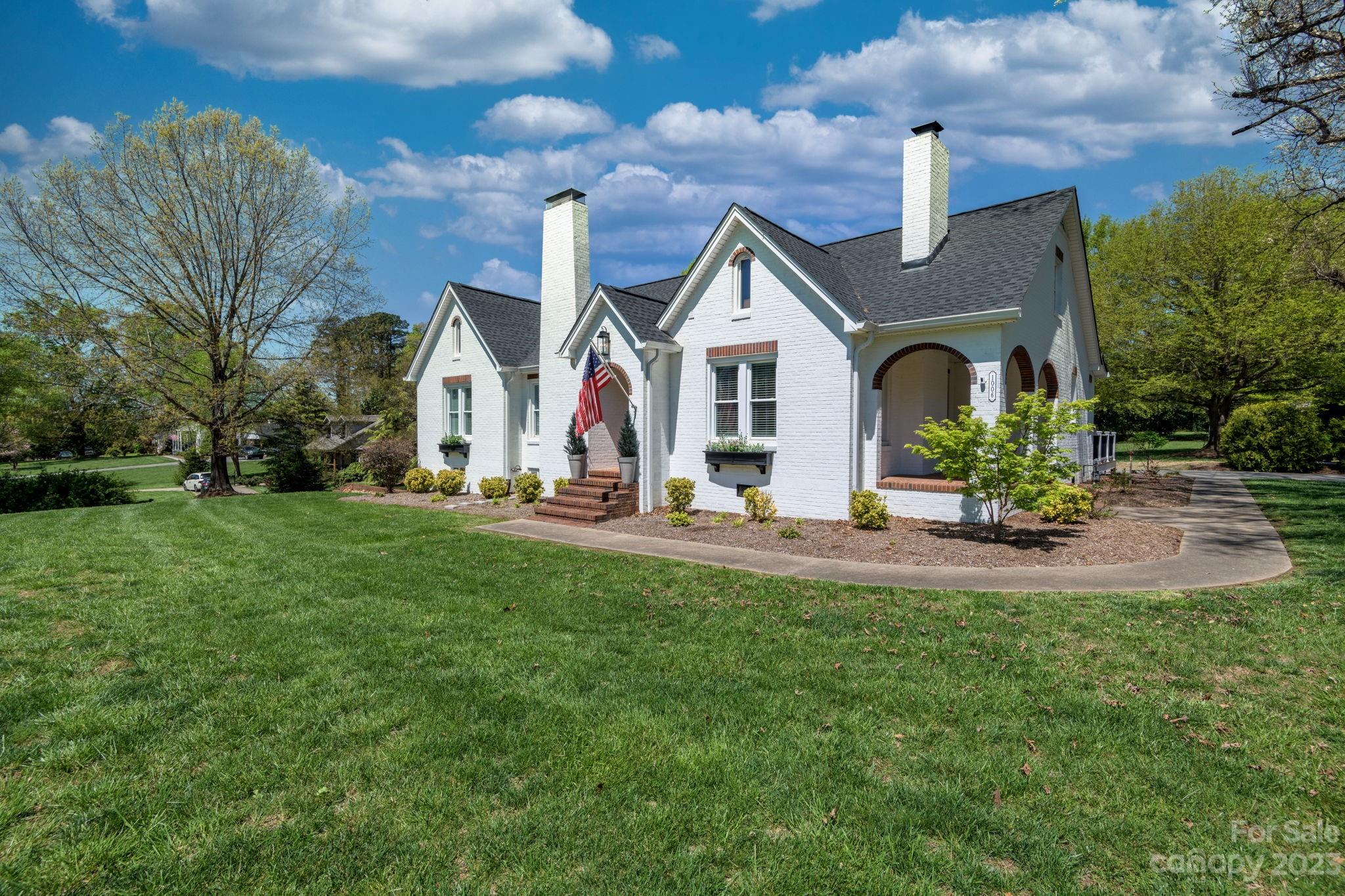 1006 12th Avenue NW Hickory NC 28601