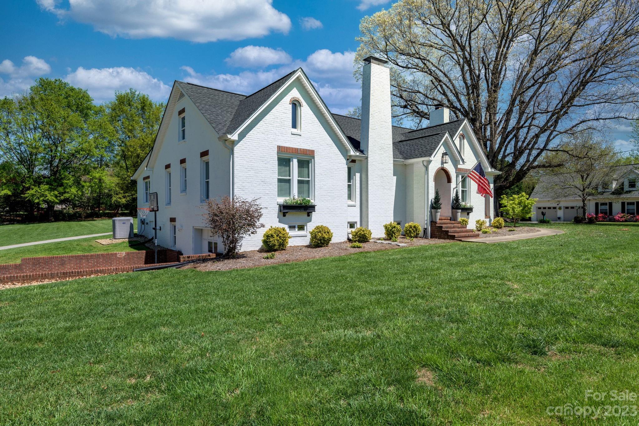 1006 12th Avenue NW Hickory NC 28601