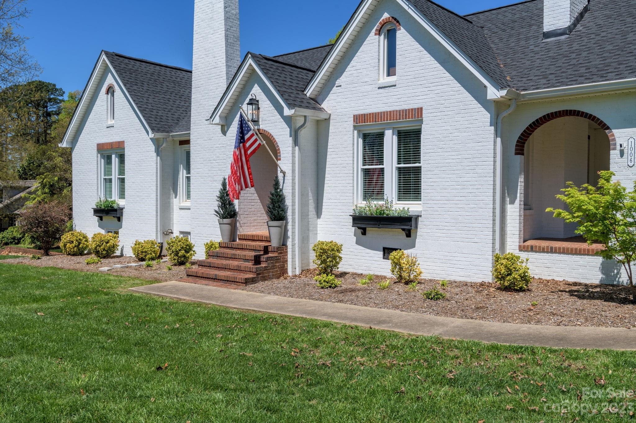 1006 12th Avenue NW Hickory NC 28601