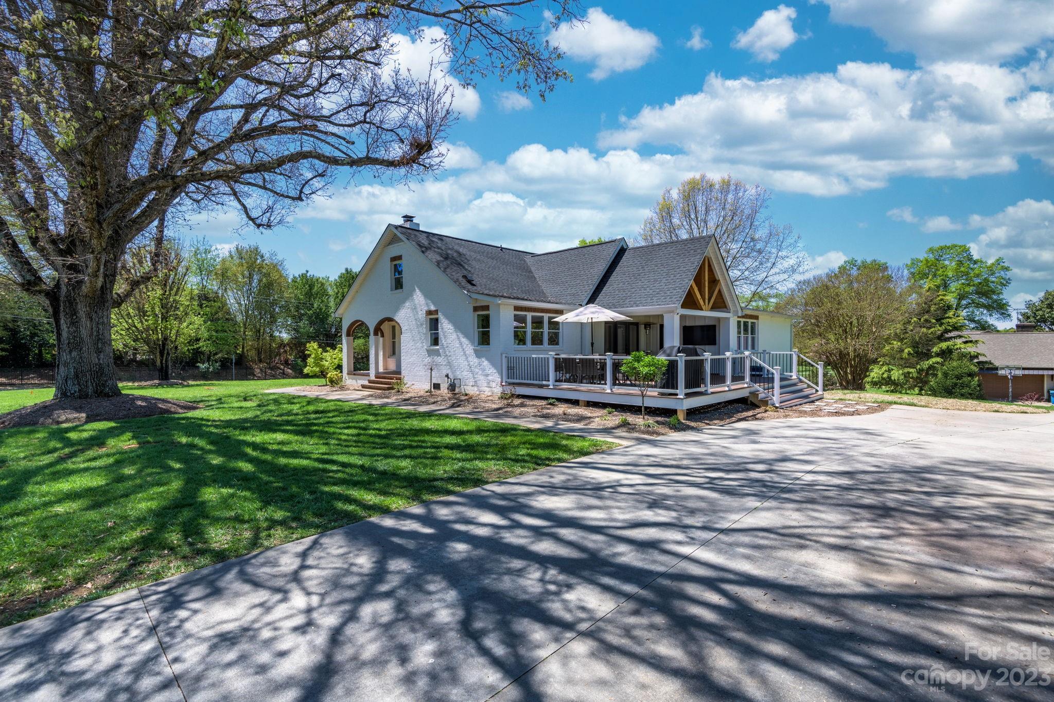 1006 12th Avenue NW Hickory NC 28601