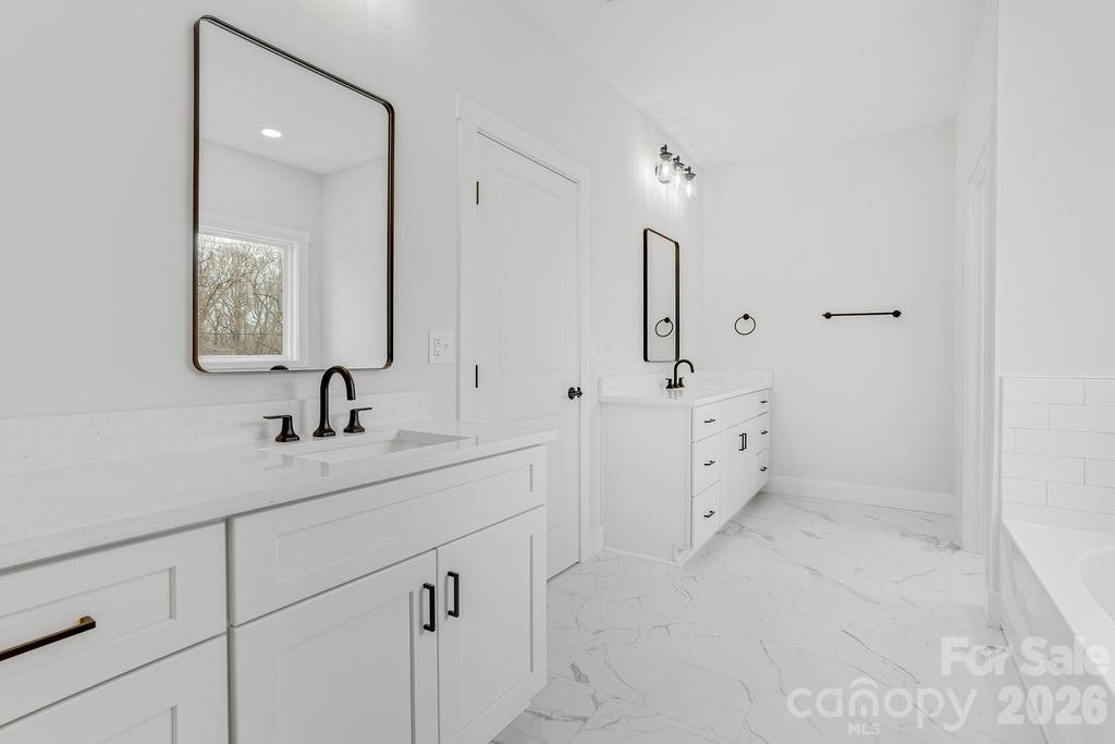 1500 Avalon Oaks Court Dallas NC 28034