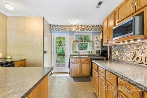 140 Holly Street Black Mountain NC 28711
