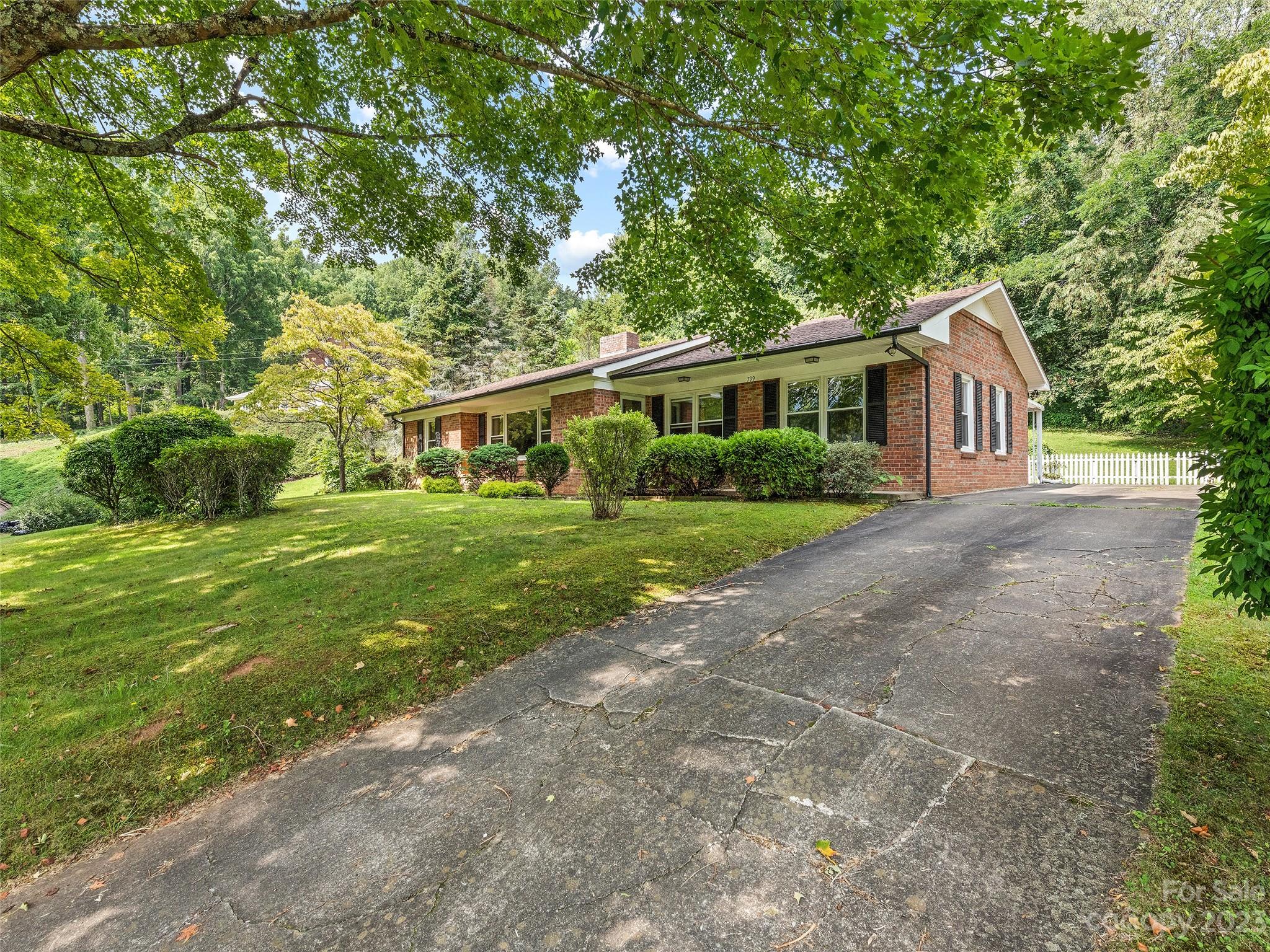 799 Woodfield Drive Waynesville NC 28786