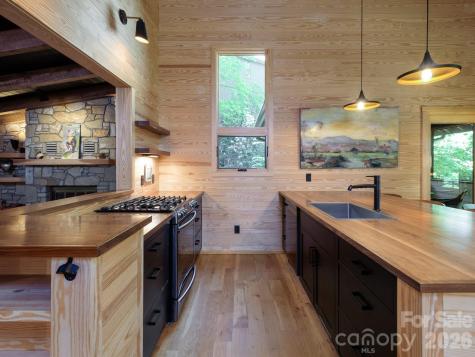 212 SE Shore Drive Lake Toxaway NC 28747