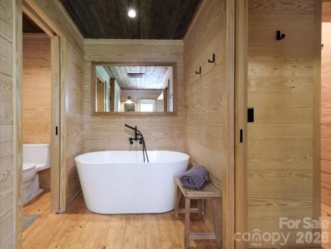 212 SE Shore Drive Lake Toxaway NC 28747