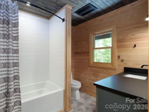 212 SE Shore Drive Lake Toxaway NC 28747
