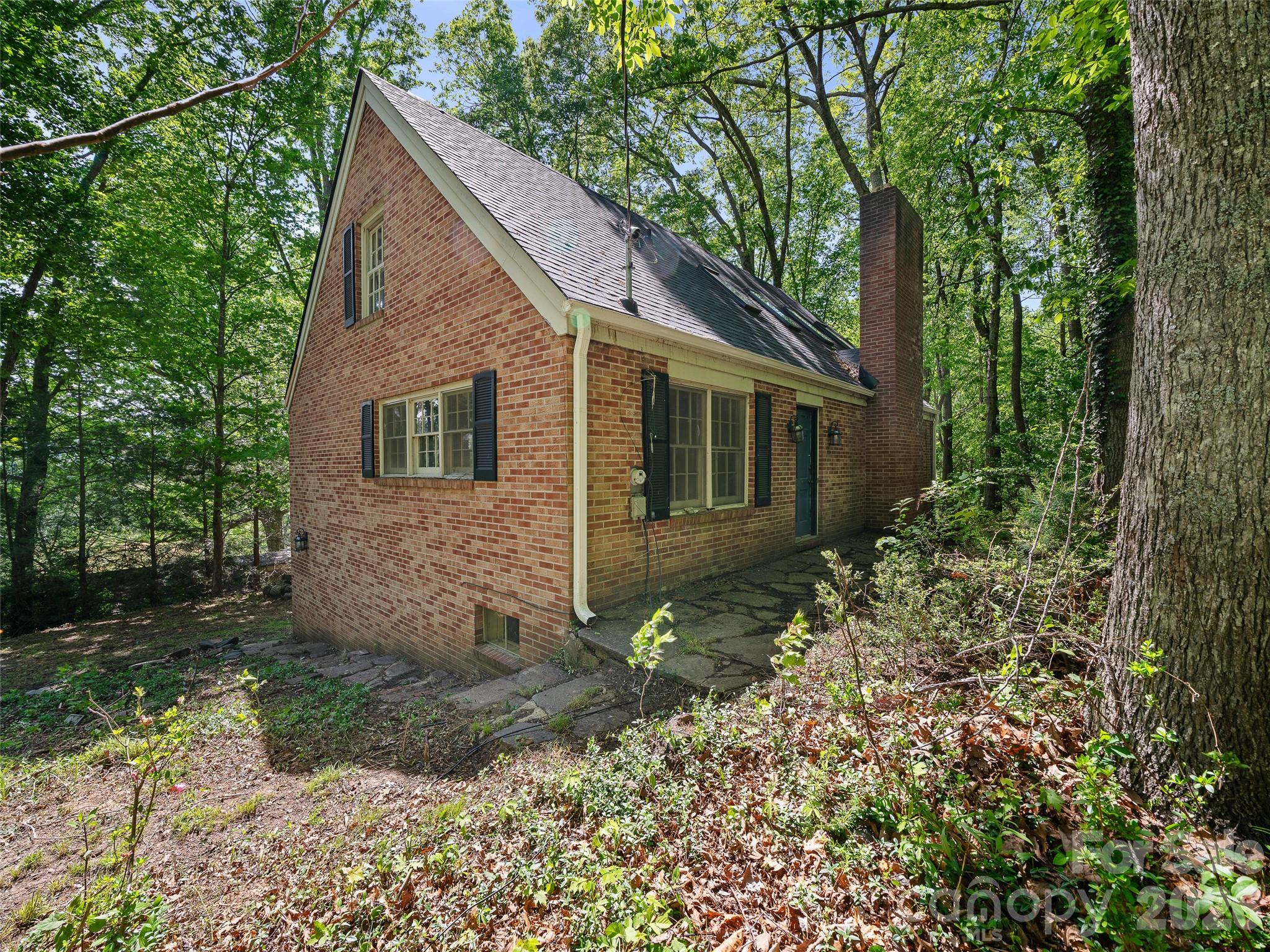 639 Hunter Street Burnsville NC 28714