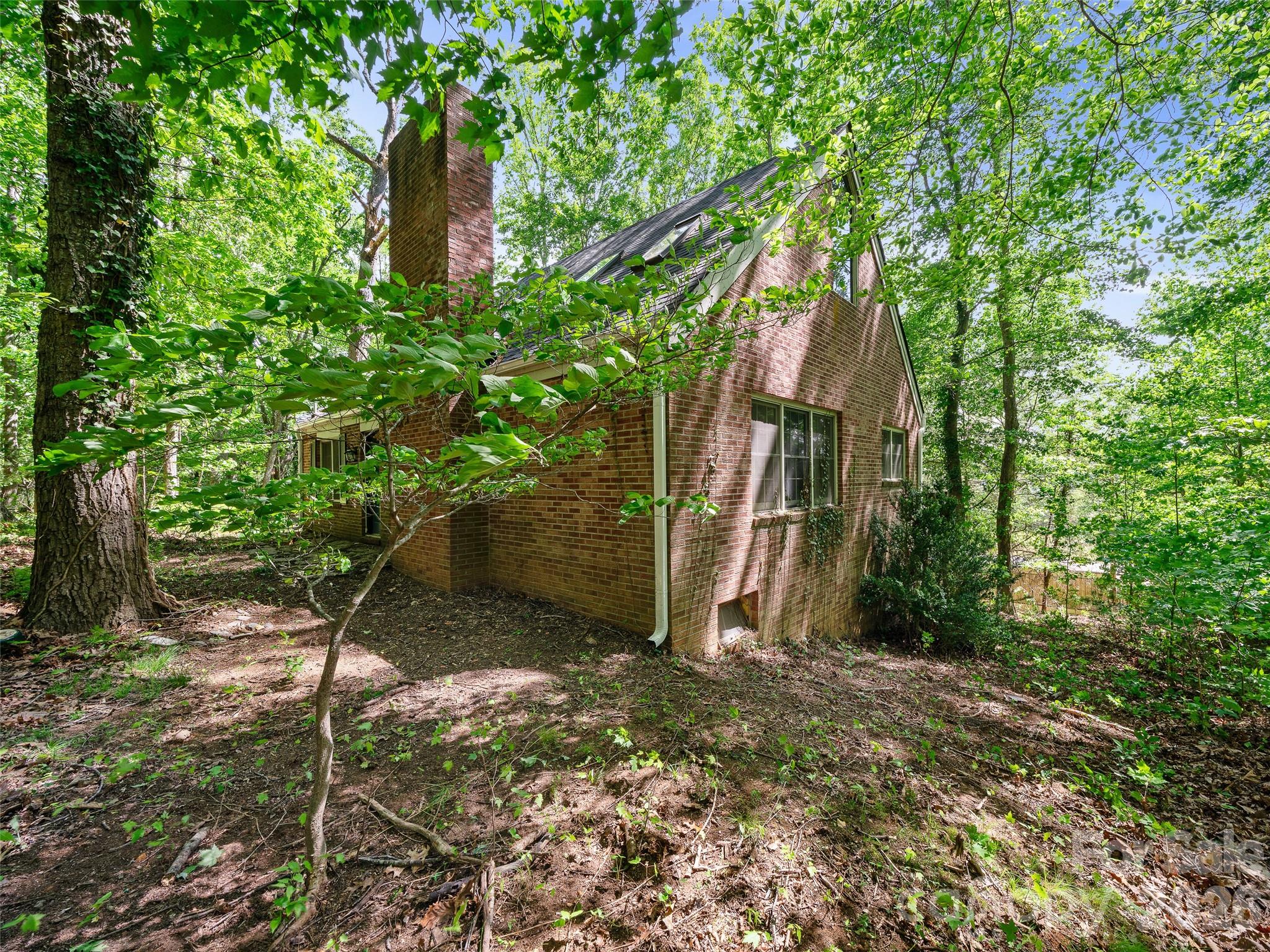 639 Hunter Street Burnsville NC 28714