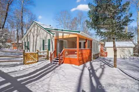 701 Charter Hills Road Beech Mountain NC 28604
