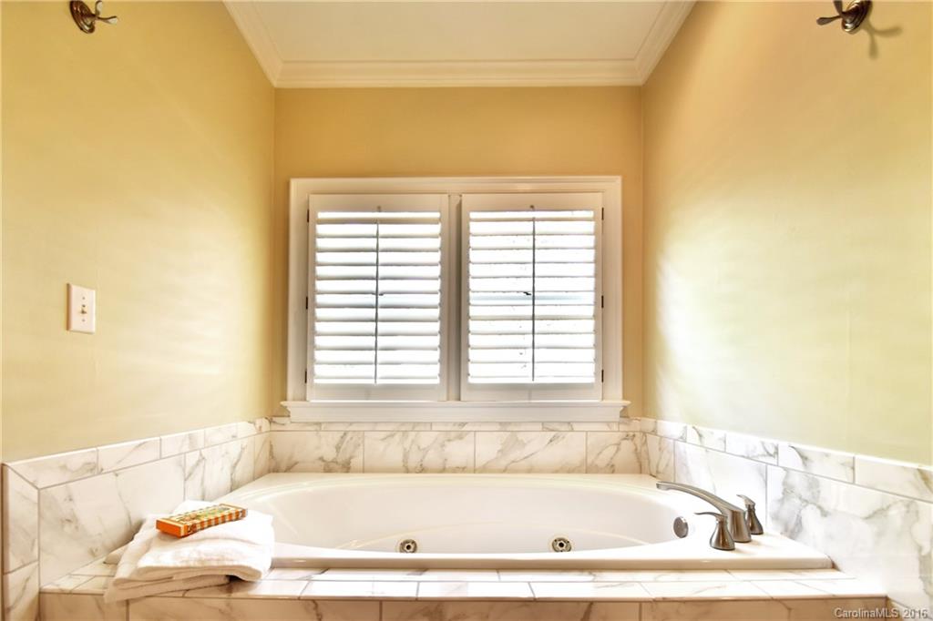 5806 Cary Ridge Drive Charlotte NC 28277
