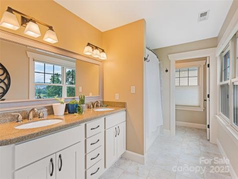 32 Grandview Drive Asheville NC 28806