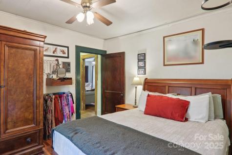 68 1/2 Nevada Avenue Asheville NC 28806