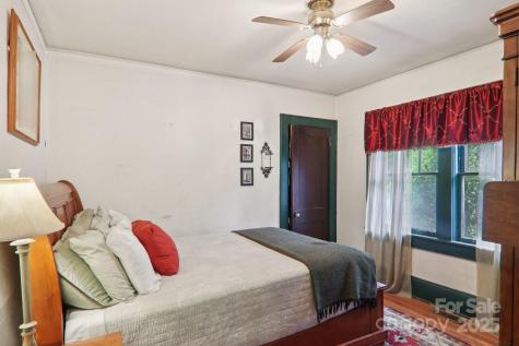 68 1/2 Nevada Avenue Asheville NC 28806