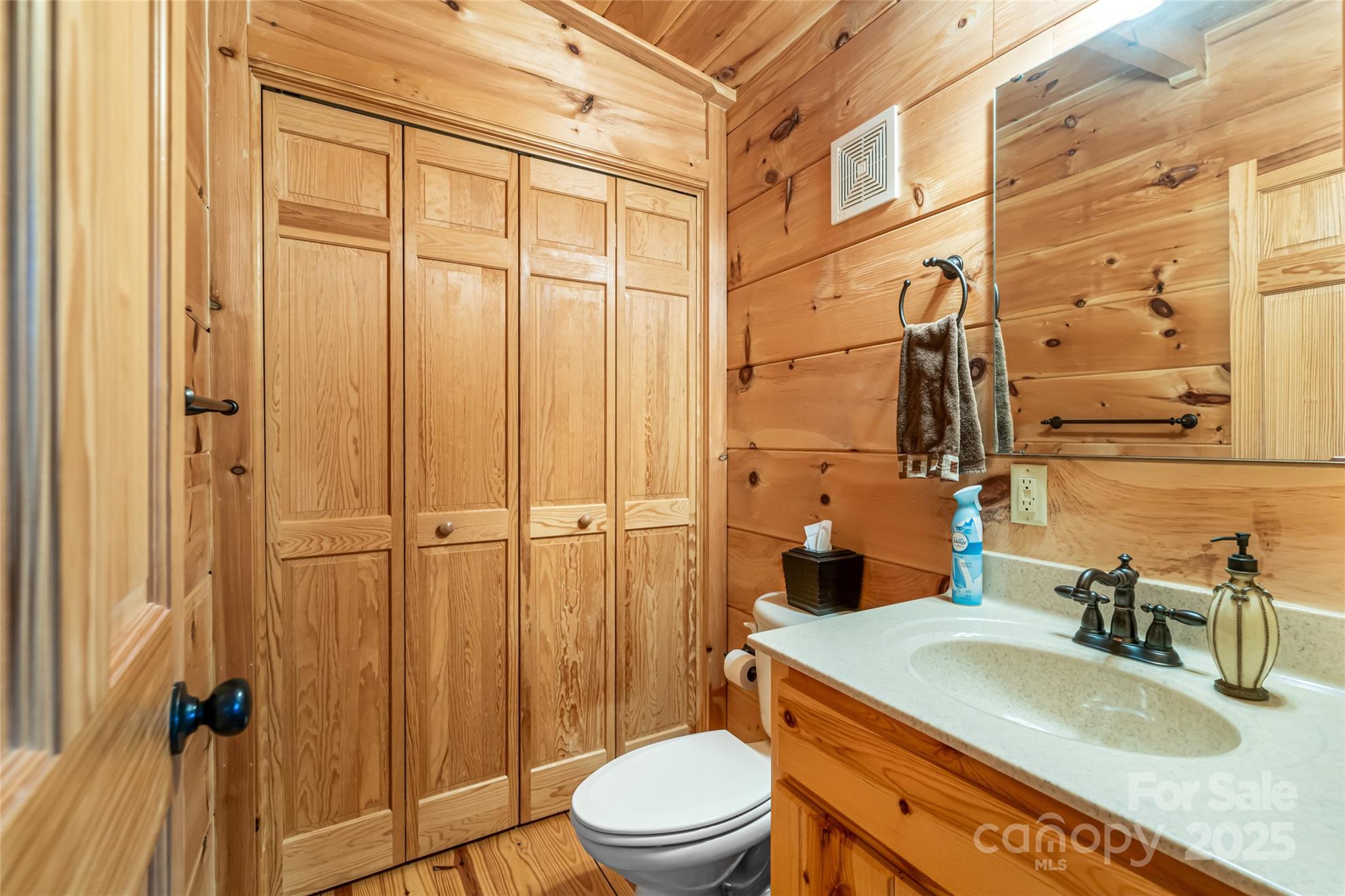 2117 Deep Woods Drive Hendersonville NC 28739