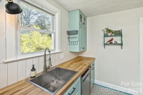 163 Arthur Road Asheville NC 28806