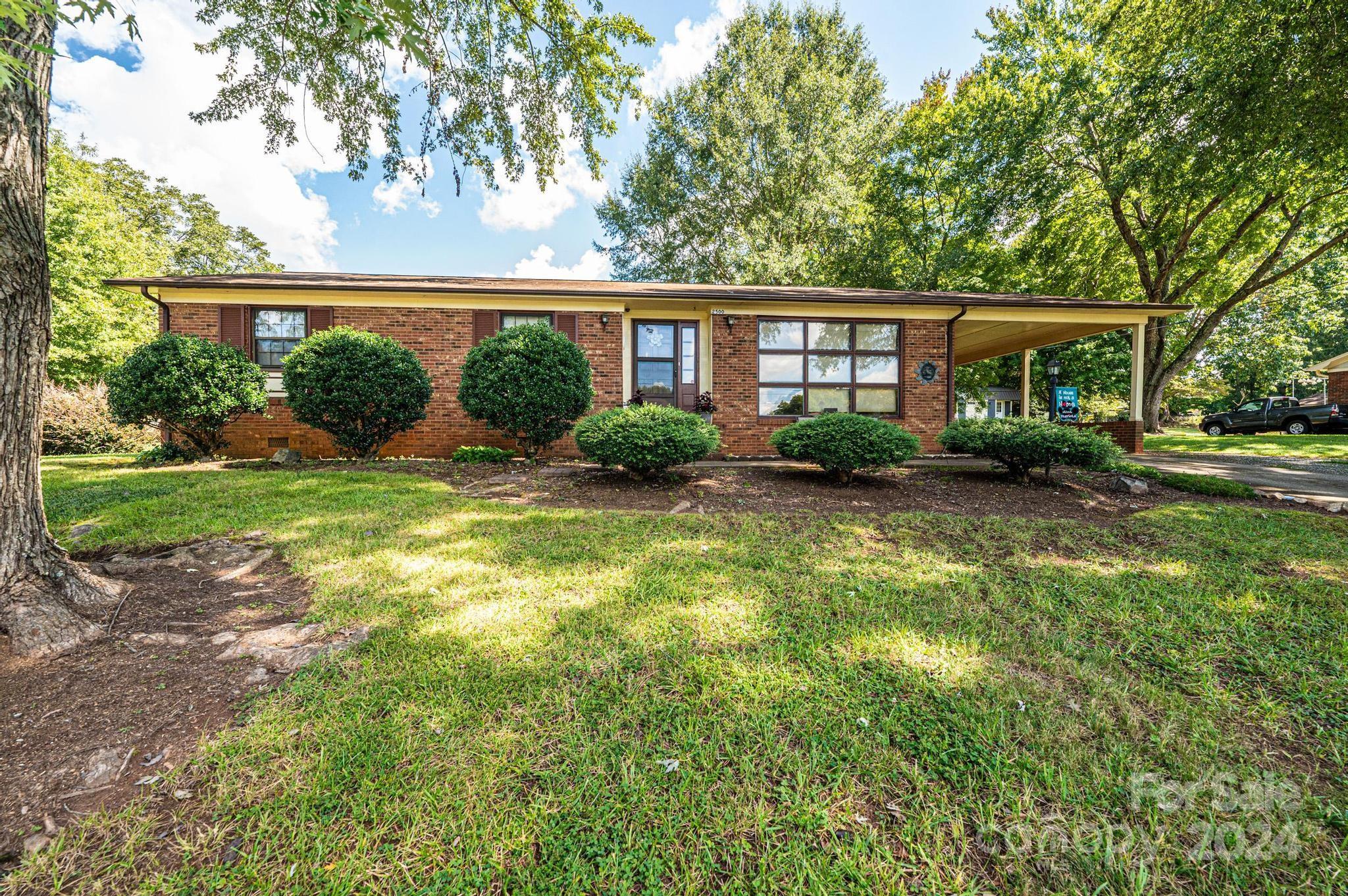 2500 Pinoak Drive Hickory NC 28602