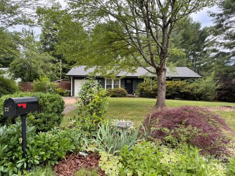22 King Arthur Place Asheville NC 28806