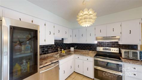 22 King Arthur Place Asheville NC 28806