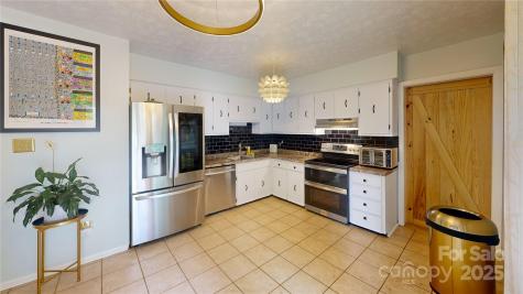 22 King Arthur Place Asheville NC 28806