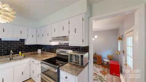 22 King Arthur Place Asheville NC 28806