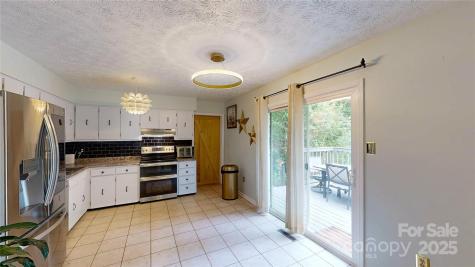 22 King Arthur Place Asheville NC 28806