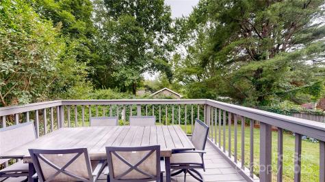 22 King Arthur Place Asheville NC 28806