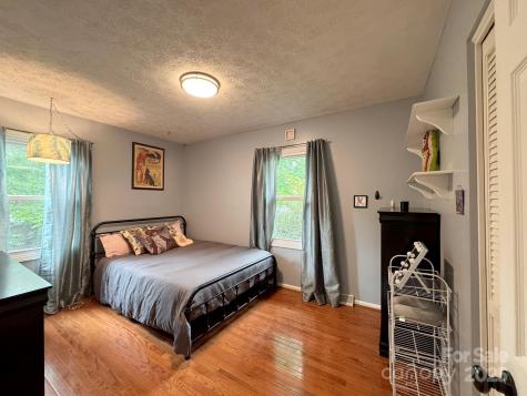 22 King Arthur Place Asheville NC 28806