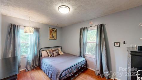 22 King Arthur Place Asheville NC 28806