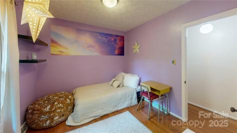 22 King Arthur Place Asheville NC 28806