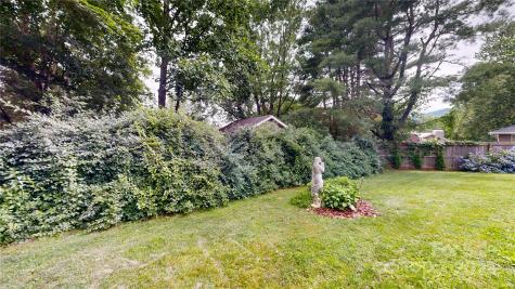 22 King Arthur Place Asheville NC 28806