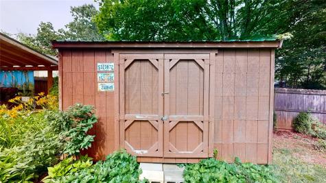 22 King Arthur Place Asheville NC 28806