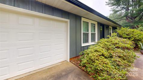 22 King Arthur Place Asheville NC 28806