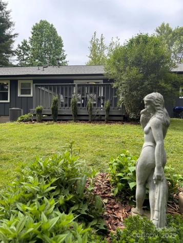 22 King Arthur Place Asheville NC 28806