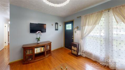 22 King Arthur Place Asheville NC 28806