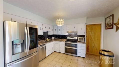 22 King Arthur Place Asheville NC 28806