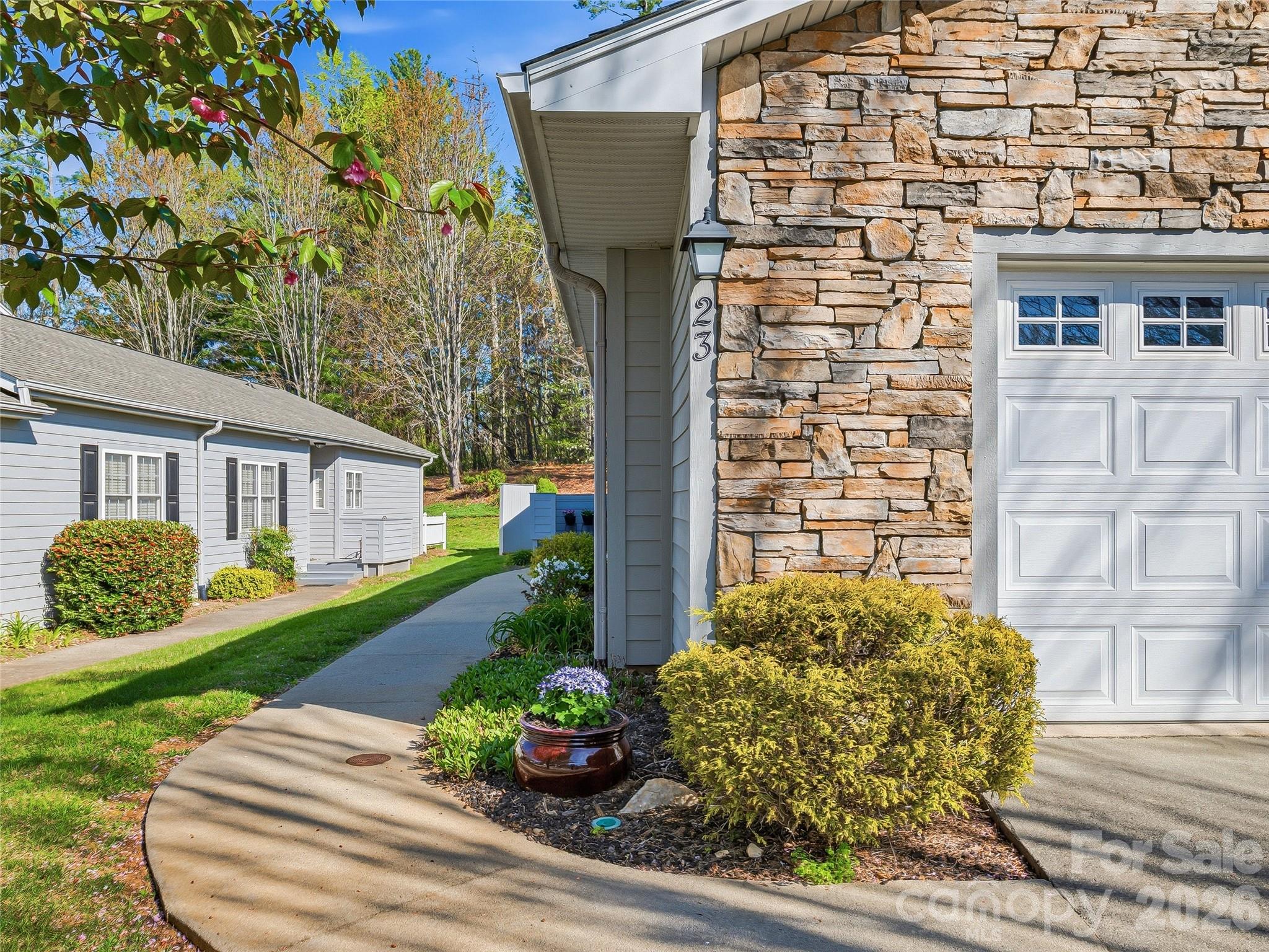 23 Holiday Drive Arden NC 28704