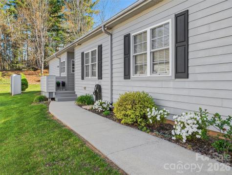 23 Holiday Drive Arden NC 28704
