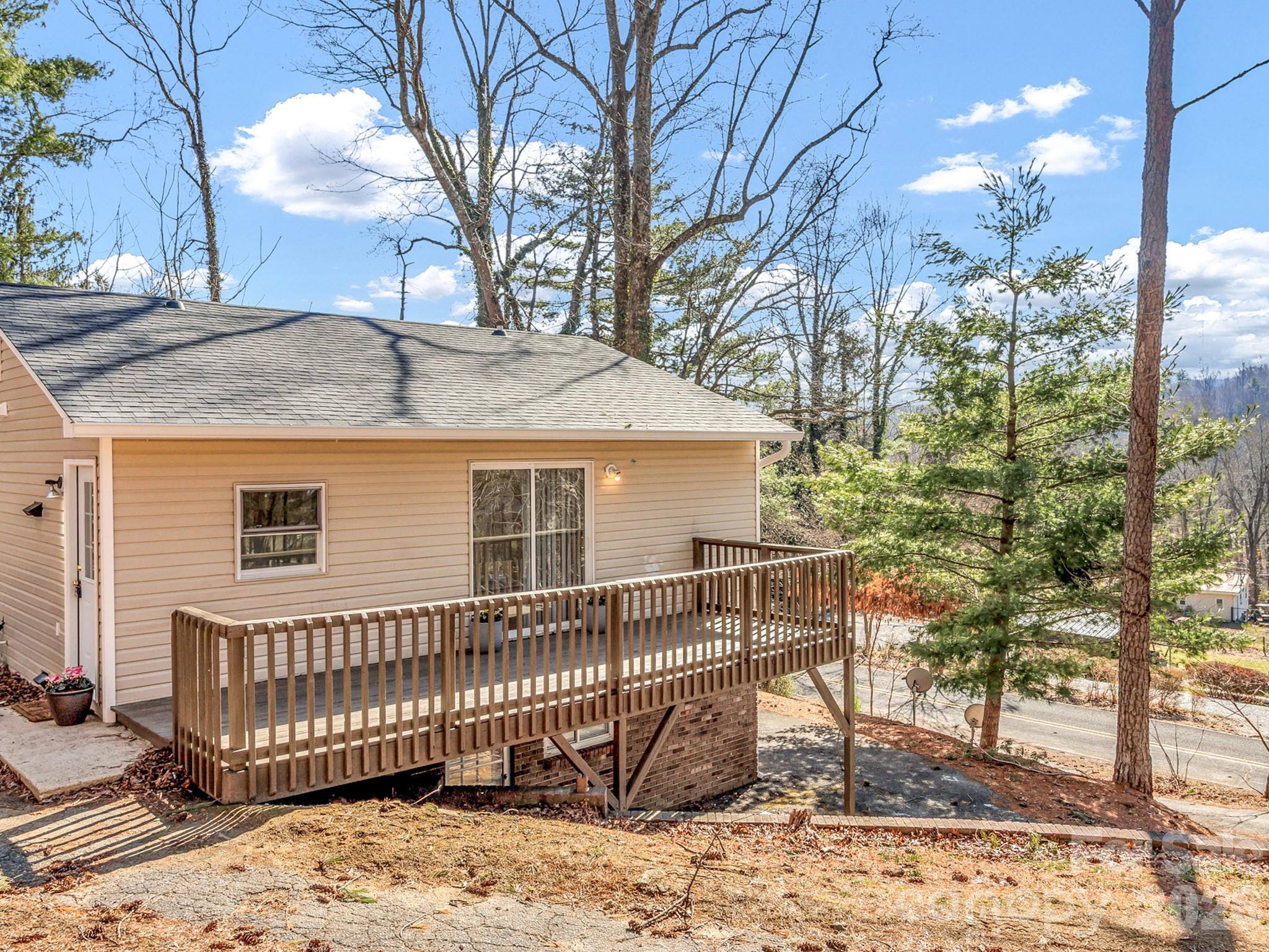 114 Elden Street Hendersonville NC 28791