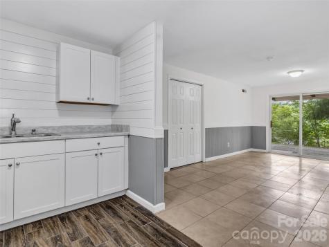 114 Elden Street Hendersonville NC 28791