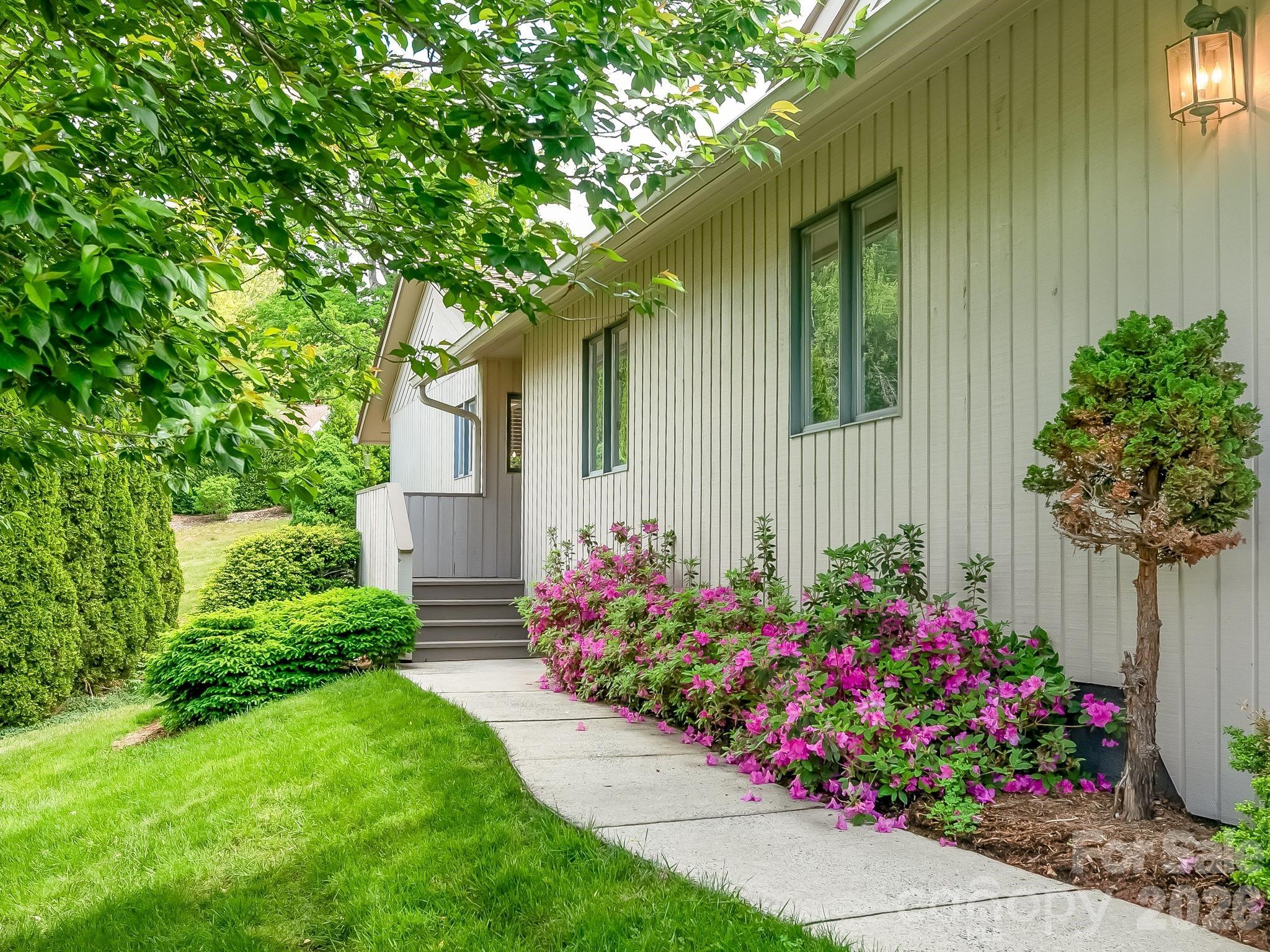 136 Deerlake Drive Asheville NC 28803
