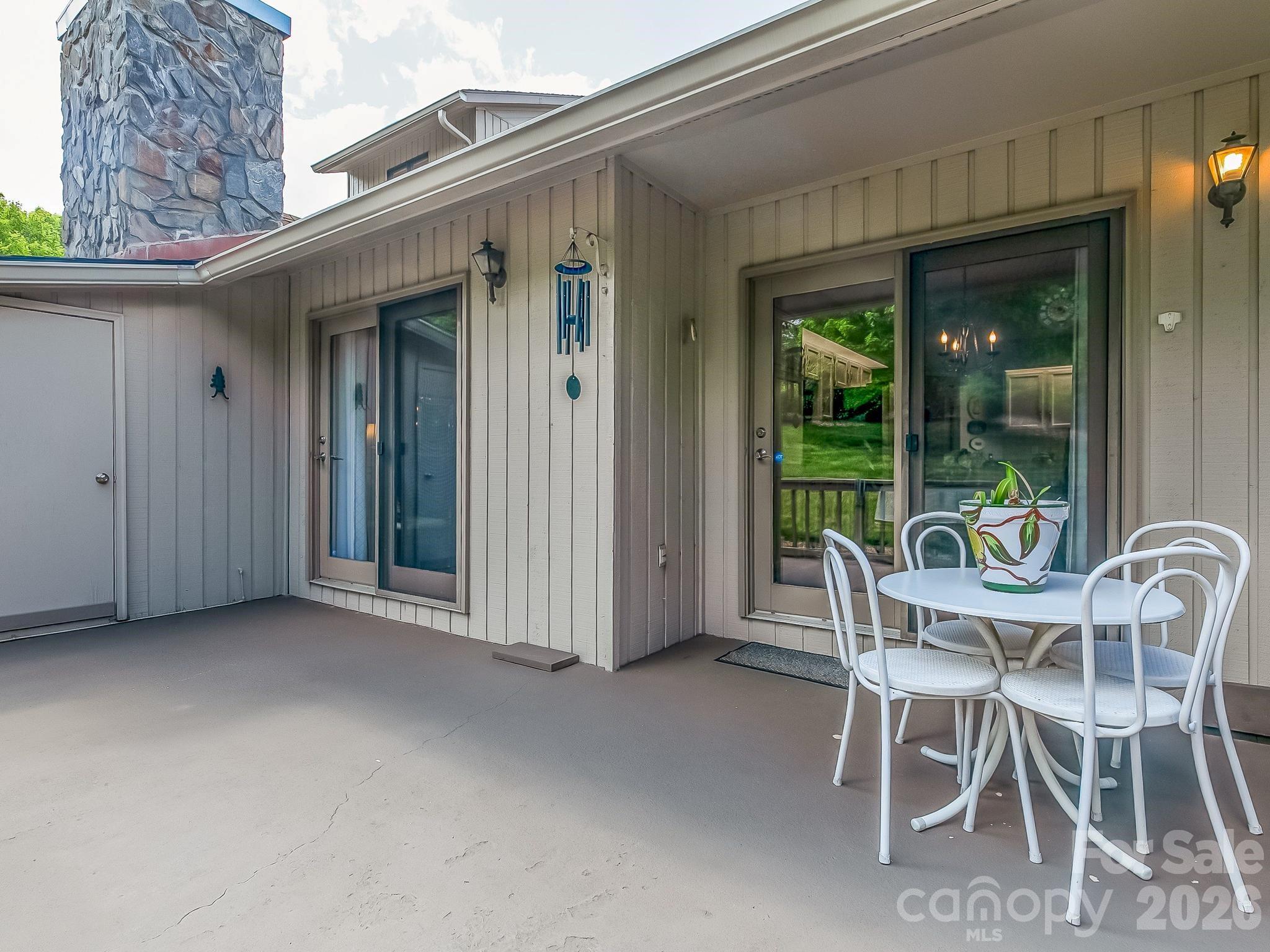 136 Deerlake Drive Asheville NC 28803