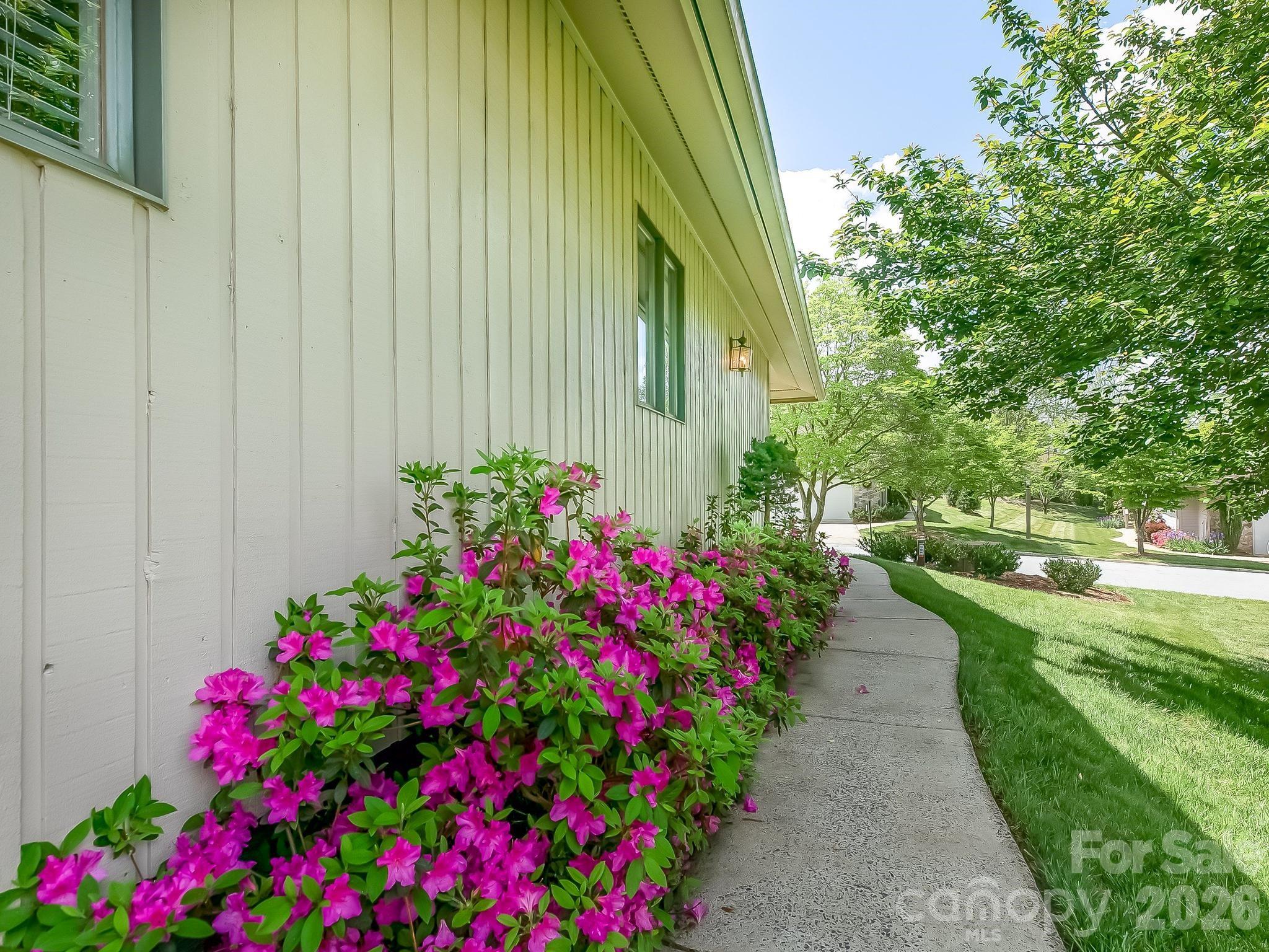 136 Deerlake Drive Asheville NC 28803