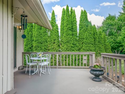 136 Deerlake Drive Asheville NC 28803