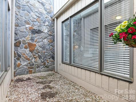 136 Deerlake Drive Asheville NC 28803