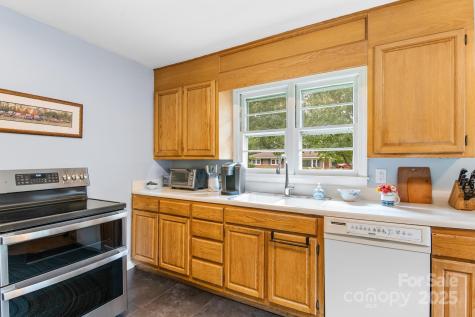 28 Woodgate Road Asheville NC 28806