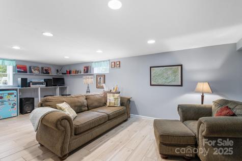 28 Woodgate Road Asheville NC 28806