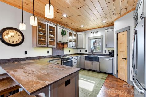 623 Mountain Vista Drive Nebo NC 28761