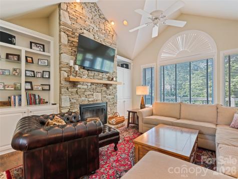 5 Split Creek Court Mills River NC 28759