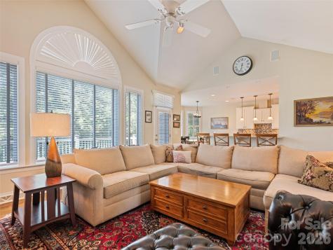 5 Split Creek Court Mills River NC 28759